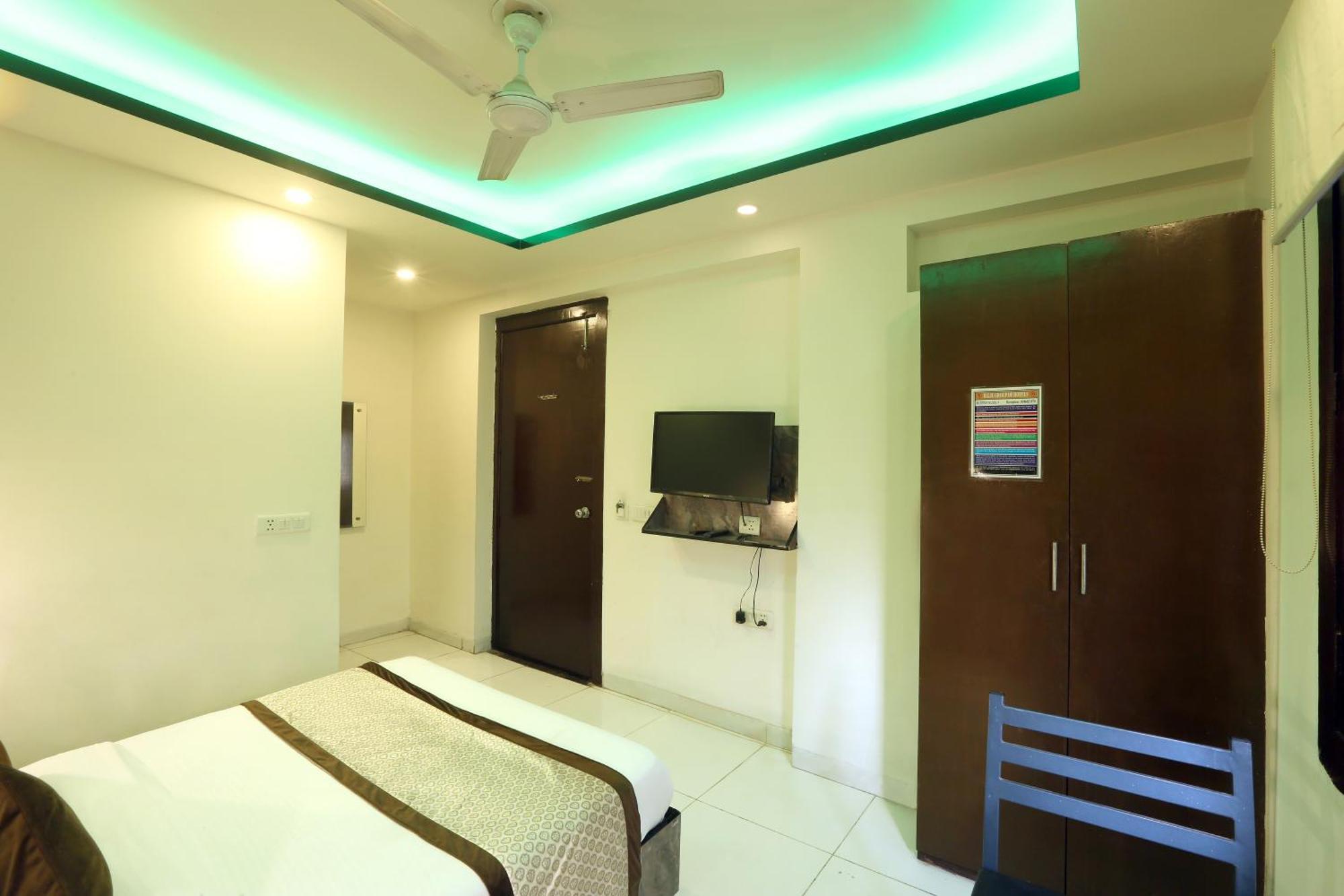 Hotel Triton Grand At Delhi Airport New Delhi Exterior photo