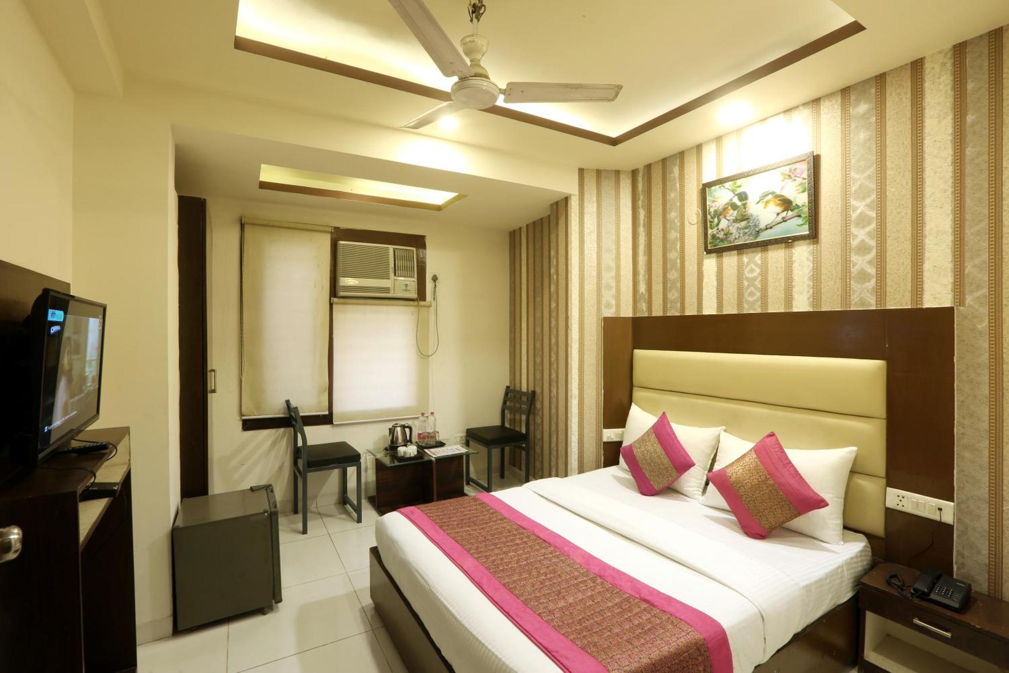 Hotel Triton Grand At Delhi Airport New Delhi Exterior photo